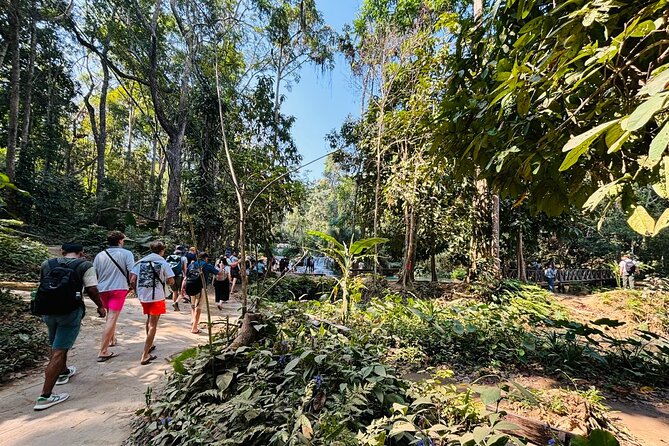 Day Trek to Kuangsi Waterfall and Bear Sanctuary - Luang Prabang full day tour - Why the Kuang Si trek feels more local than a quick stop