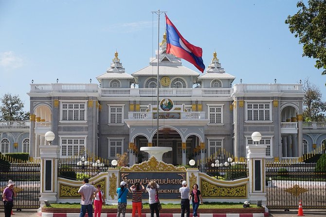 Guided Vientiane City and Buddha Park Full-Day Tour - Patuxai rooftop views, climb strategy and payoff
