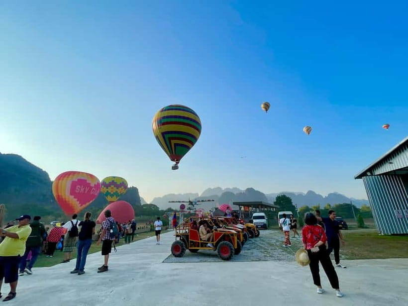 Hot Air Balloon in VangVieng pick up-drop off - Balloon setup and safety: what you can watch and what you should trust