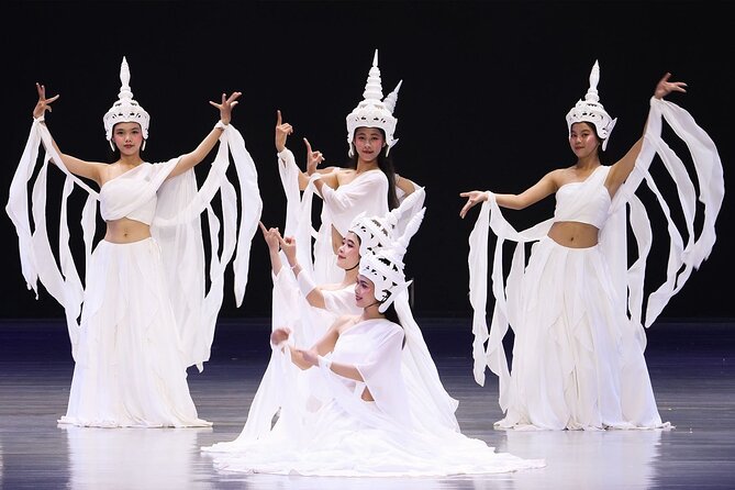 Luang Praban Buddha's Light Stage Show Ticket - The optional farewell song and dance segment