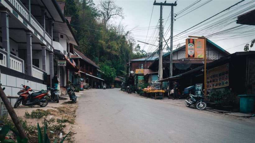 Luang Prabang: 2D Transfer to Huay Xai by Slow Boat - Day 2 Timeline: Pakbeng to Huay Xai, Seating Comfort, and the Arrival at Dusk