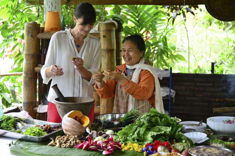 Luang Prabang: Cooking Class at the Former Royal Palace - Morning market tour: shop with a chef, not a script