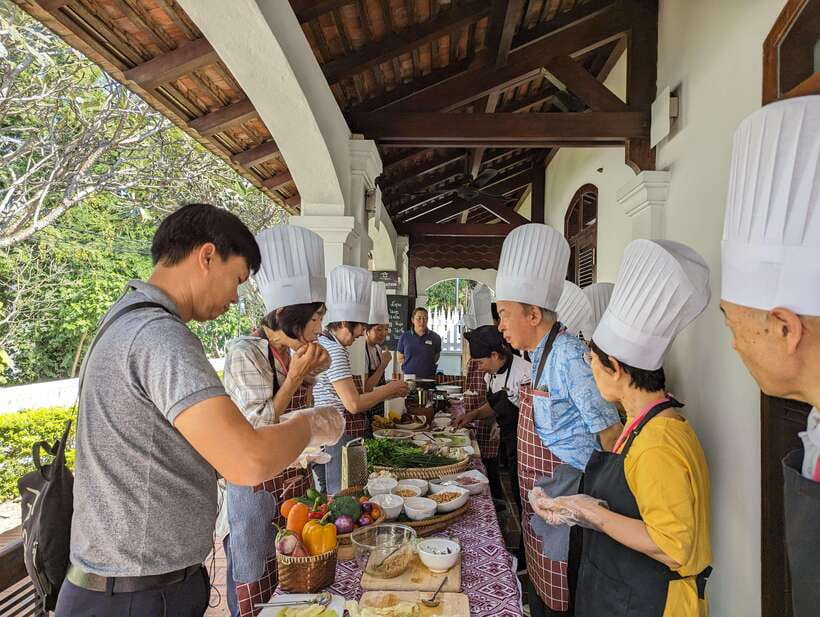 Luang Prabang: Cooking Class at the Former Royal Palace - Finding the day at Kounxoau Rd near Wat Xiengthong