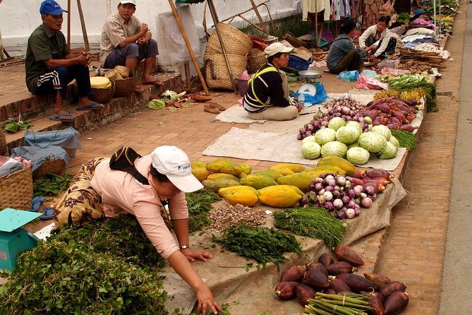 Luang Prabang Early Morning Alms Giving and Wet Market - Tak Bat at 5:30 am, what you’ll see and why it matters
