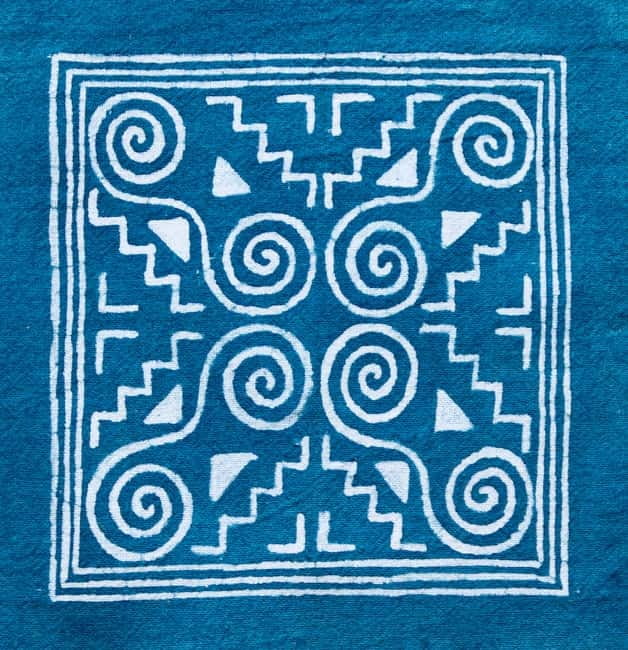 Luang Prabang: Hmong Batik Art Workshop - Moon Love Batik by Wat Sibounheuang: location and atmosphere