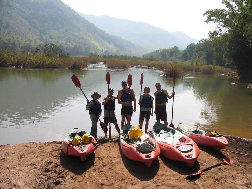 Luang Prabang: Kayak Tour to Pak Ou Caves - Ban Na Uan Hmong village: embroidery, local life, and conversations