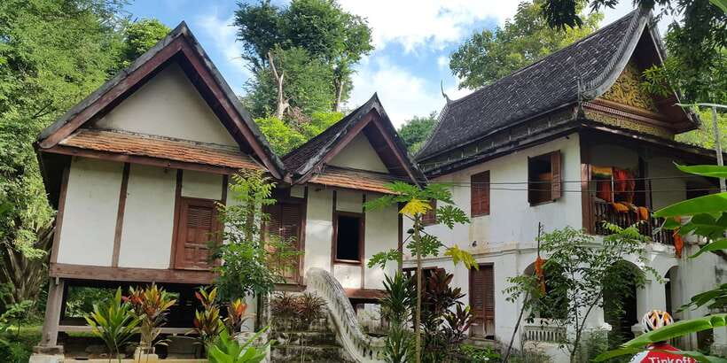 Luang Prabang: Pottery Workshop & Wat Chomphet cycling Tour - Ban Nakham lunch option: Lao food in a local family setting