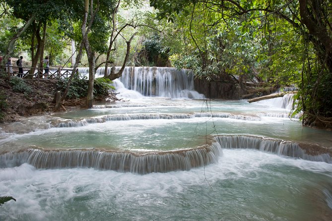 Luang Prabang Private Minivan - Drivers and English: plan like communication is the main skill