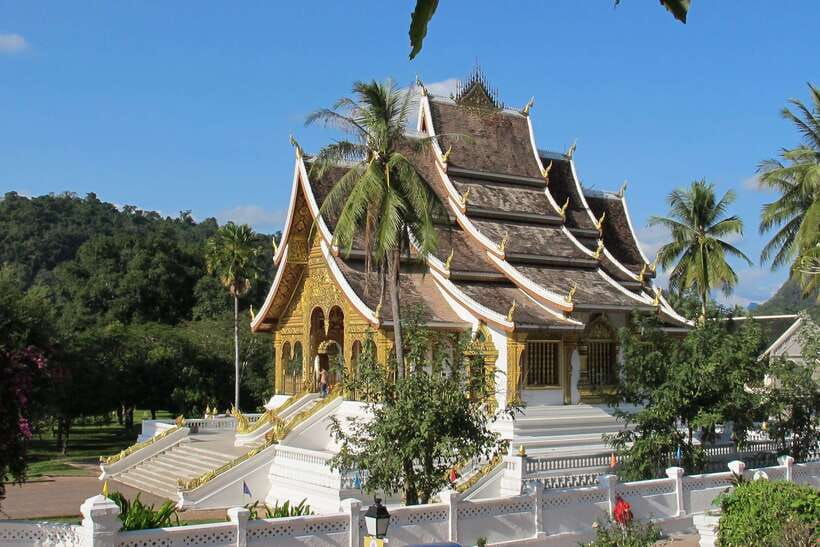 Luang Prabang: Private Must-See Sights and Mount Phousi Tour - A Private 8-Hour Route That Covers the Big Moments
