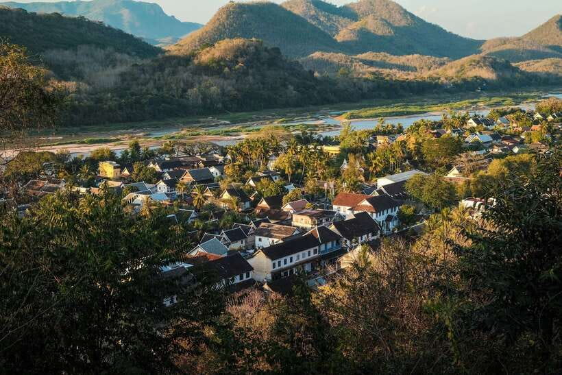 Luang Prabang: UNESCO World Heritage City Highlights Tour - Dawn Alms-Giving and the Morning Market: the best reason to start early