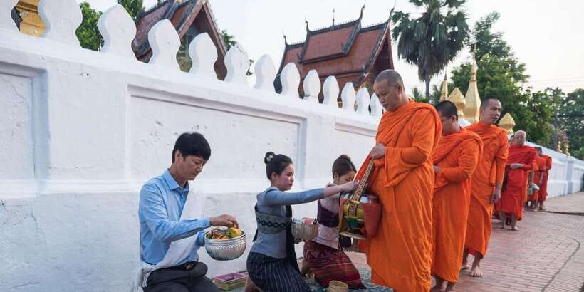 Luang Prabang: UNESCO World Heritage City Highlights Tour - Kuang Si Falls and the Hmong cultural stop: nature plus meaning