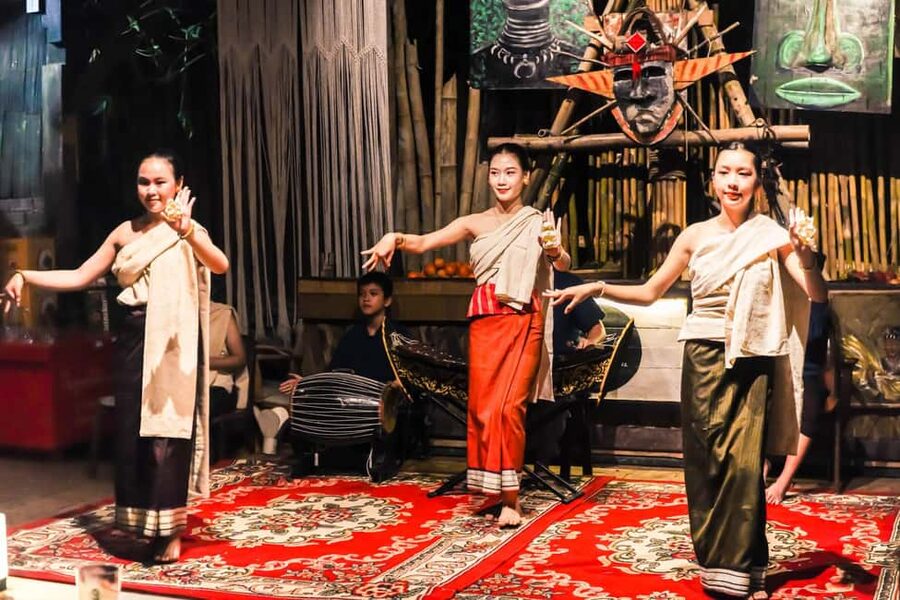 Luangprabang: Dinner with Lao Traditional Dance Performance - Jungala Lounge Bar: a cozy Luang Prabang stop with stage-front vibes