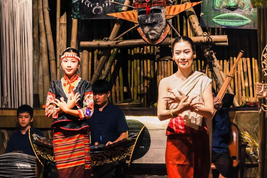 Luangprabang: Dinner with Lao Traditional Dance Performance - Practical flow of the evening, and how to plan your timing