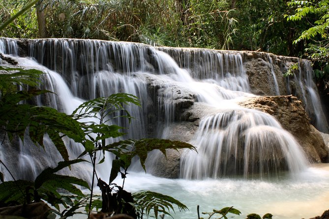 Private Tour Full-day Morning Market, Villages and Scenic Kuang Si Waterfall - Kuang Si Falls: rainforest hike, travertine drama, and a swim plan