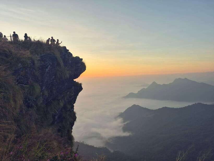 Transfer : wonder full Sunrise and landscape at Phu Chifa - The guide and communication factor (Aryu vs. limited English)