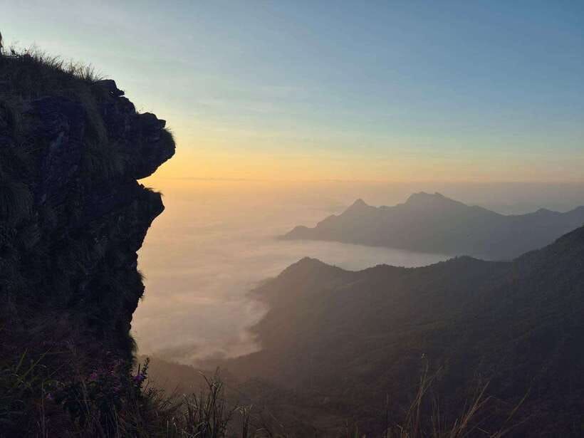 Transfer : wonder full Sunrise and landscape at Phu Chifa - The short, steep hike to the viewpoint (10 to 15 minutes)
