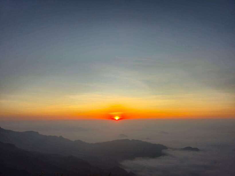 Transfer : wonder full Sunrise and landscape at Phu Chifa - The 7-hour rhythm: pickup, drive, viewpoint, and return