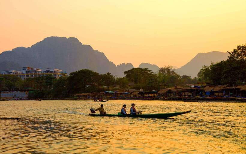 Vang Vieng: Kayaking&Water Cave&Tham Chang&Blue Lagoon 1 - Tham Chang cave hiking: adding steps after the splash