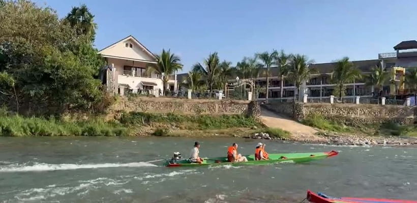 Vang vieng: Longtail boat&Hot Air Balloon&hotel pick-up - Vang Vieng in two moods, hot air calm and longtail speed