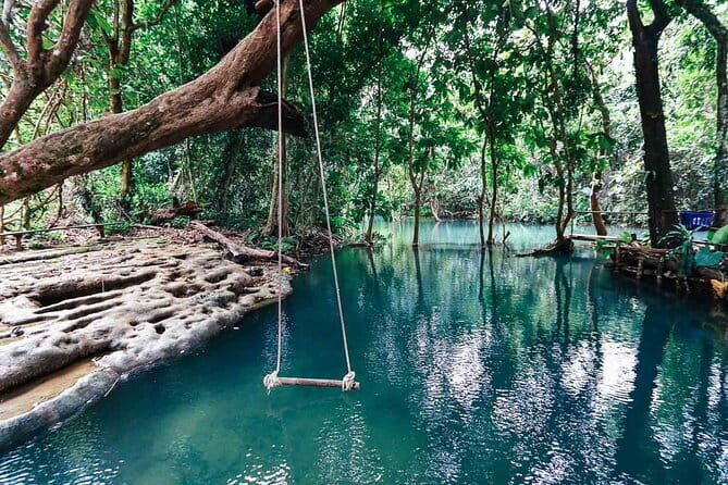 Vang Vieng Tour A - Blue lagoon 3 with Caves and Zipline - Kayaking the Nam Song river (5 km): a calmer finish than the caves