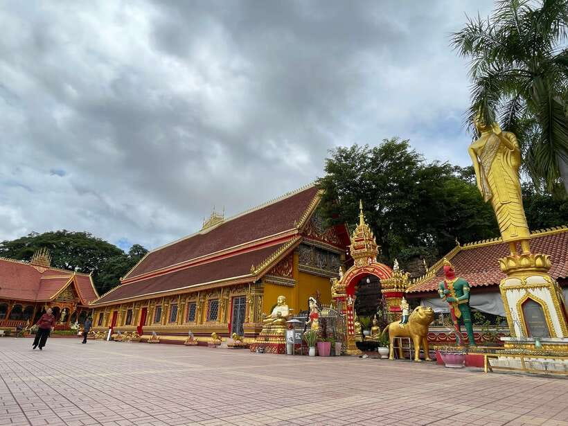 Vientiane: Cultural Tour with Buddha Park and Patuxay - Lunch at PhoZap: plan cash, and think about what you will eat