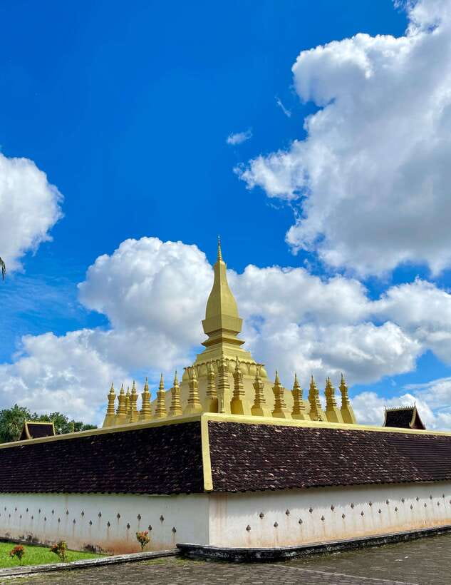 Vientiane: Half-Day City Tour with Patuxai and Buddha Park - Chanthabuly pickup to Buddha Park: starting outside the city center