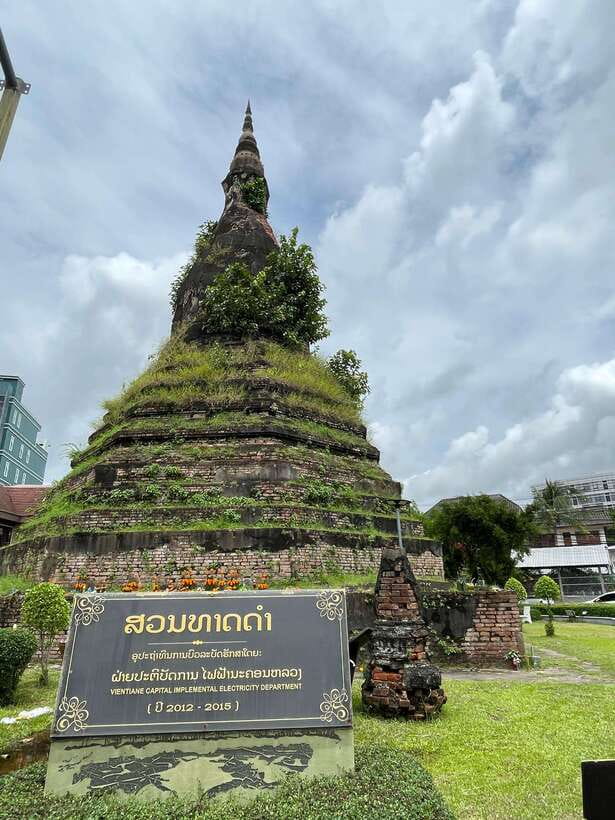 Vientiane: Half-Day City Tour with Patuxai and Buddha Park - Patuxai Monument, the Victory Gate, and the view payoff