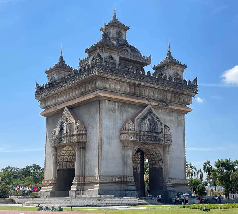Vientiane: Half-Day City Tour with Patuxai and Buddha Park - Guides and transport: what makes the tour feel worth it
