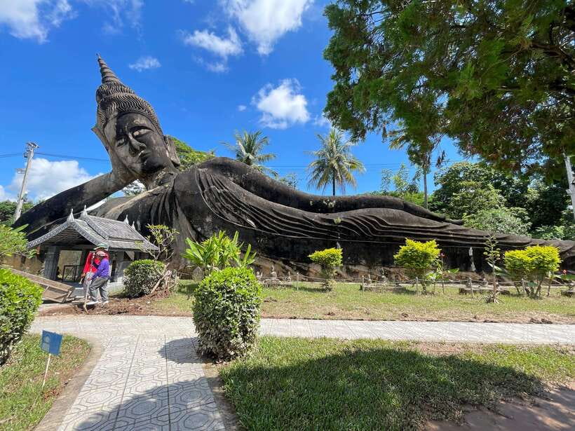 Vientiane: Half-Day City Tour with Patuxai and Buddha Park - Buddha Park to the black-stupa moment at That Dam