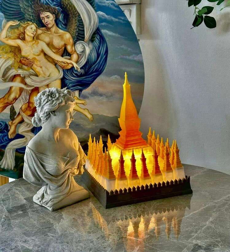 Vientiane IG tour & Patuxay monument - Stop 4: The Art House Cafe, finish with art and stylish backdrops