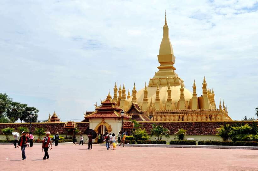 Vientiane: Private Full-day Must-See Sights & Sunset Tour - Wat Prakeo and Patuxay: Meaning Behind the Sights