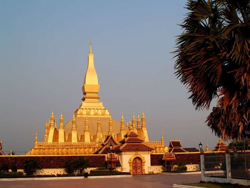 Vientiane Private Full-Day Tour with Buddha Park and Lunch - Patuxay Monument, A War Memorial With a Sacred Feel