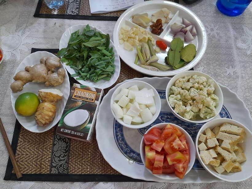Vientiane Private Lao Cooking Class with Market Tour - Cooking Class Style: Chef Guidance and Hands-On Lao Dishes